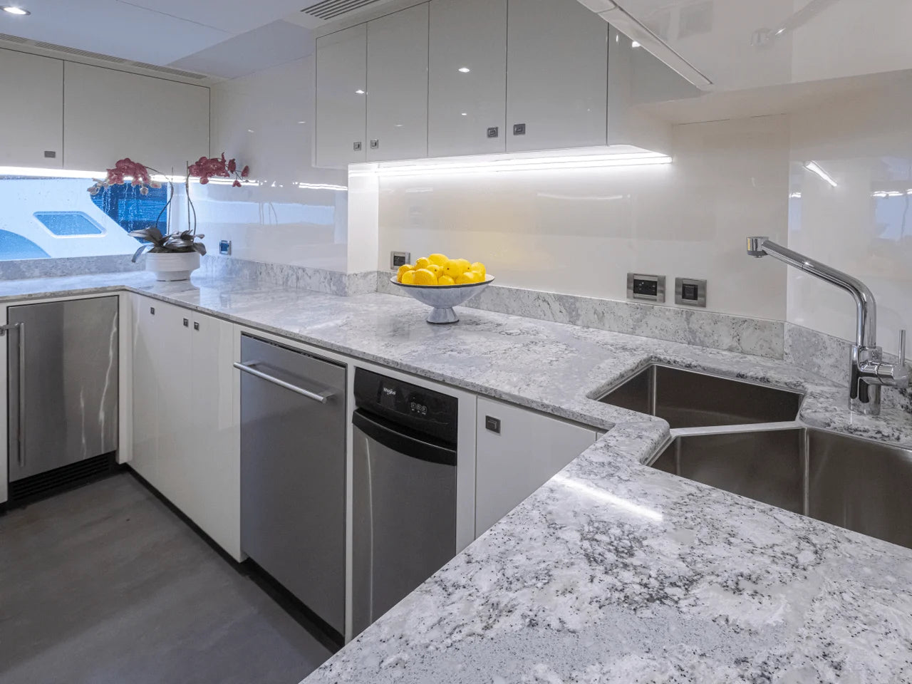 2025 Ocean Alexander 27R 88.0 feet, Pompano Beach, FL #55