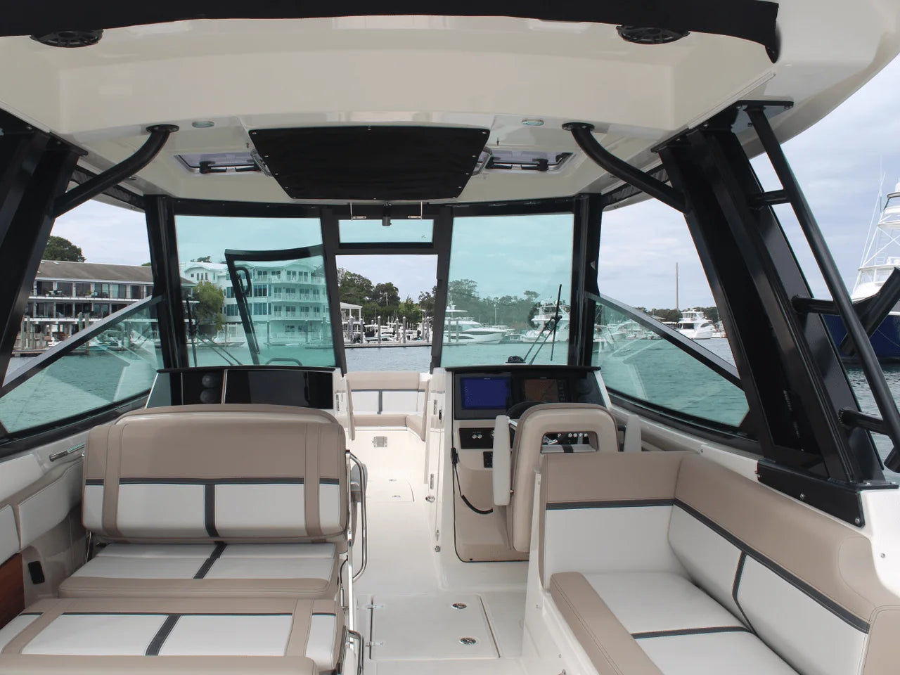 2026 Boston Whaler 330 Vantage 33.0 feet, Wrightsville Beach, North Carolina #35