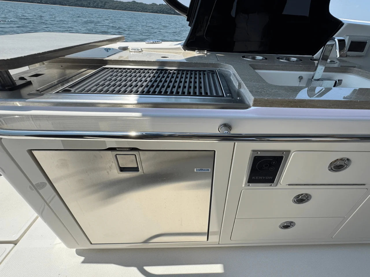 2025 Boston Whaler 380 Realm 38.0 feet, Huntington, NY #43