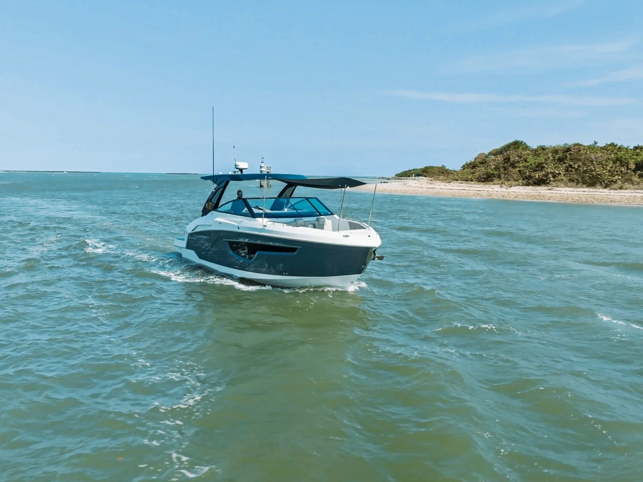 2026 Cruisers Yachts 34 GLS Outboard 35.0 feet, Inuvik, Northwest Territories #32