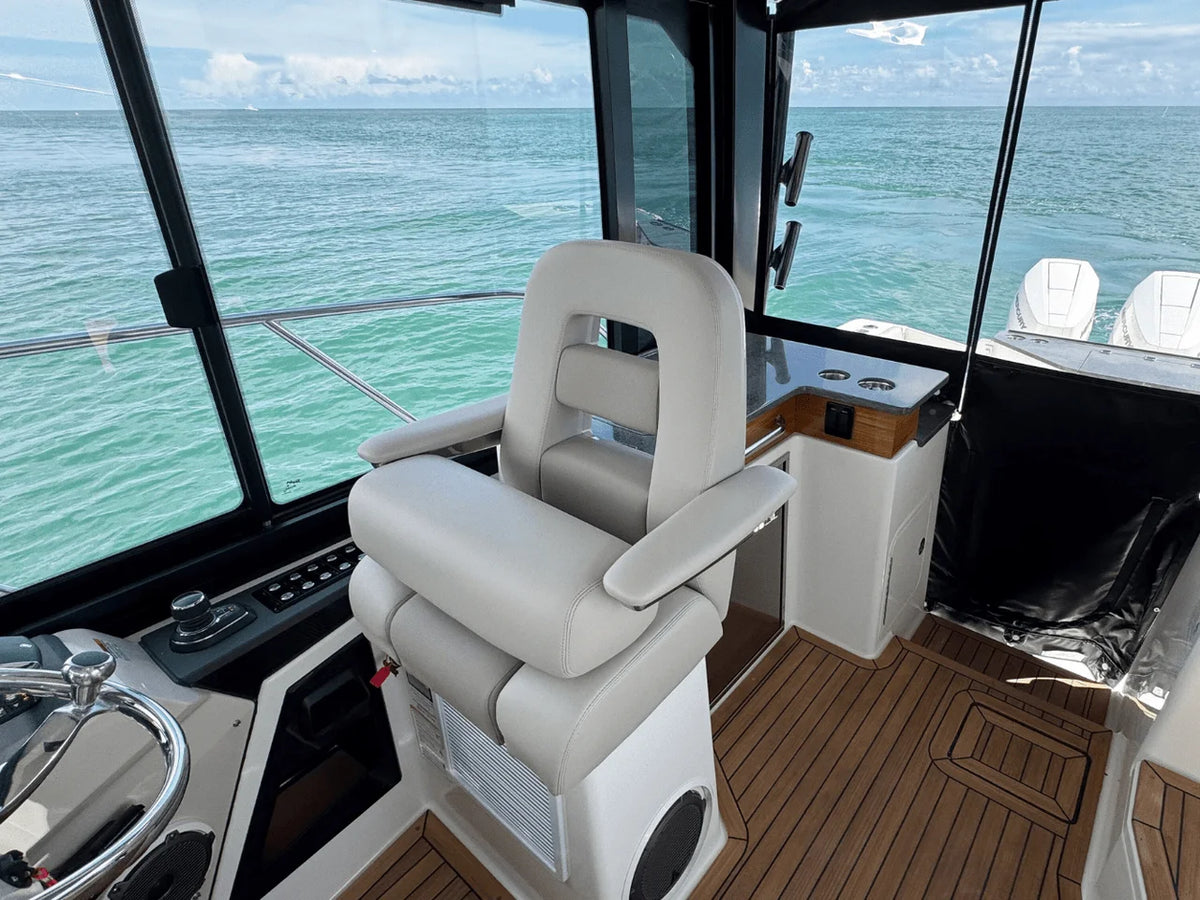 2026 Boston Whaler 365 Conquest 36.0 feet, Jupiter, Florida #25