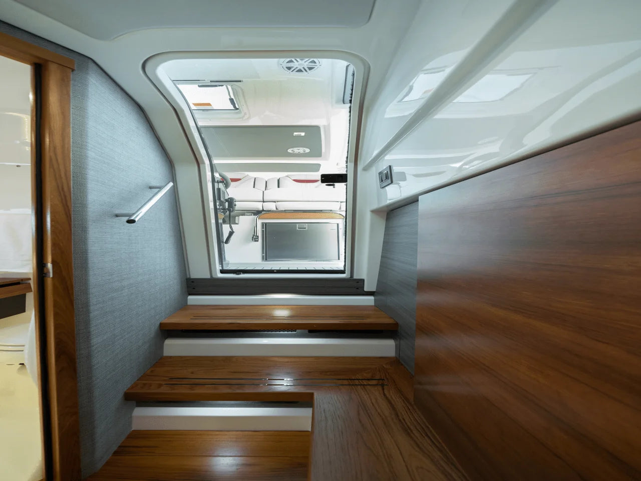 2025 Tiara Yachts LS 34 34.0 feet, Inuvik, Northwest Territories #32