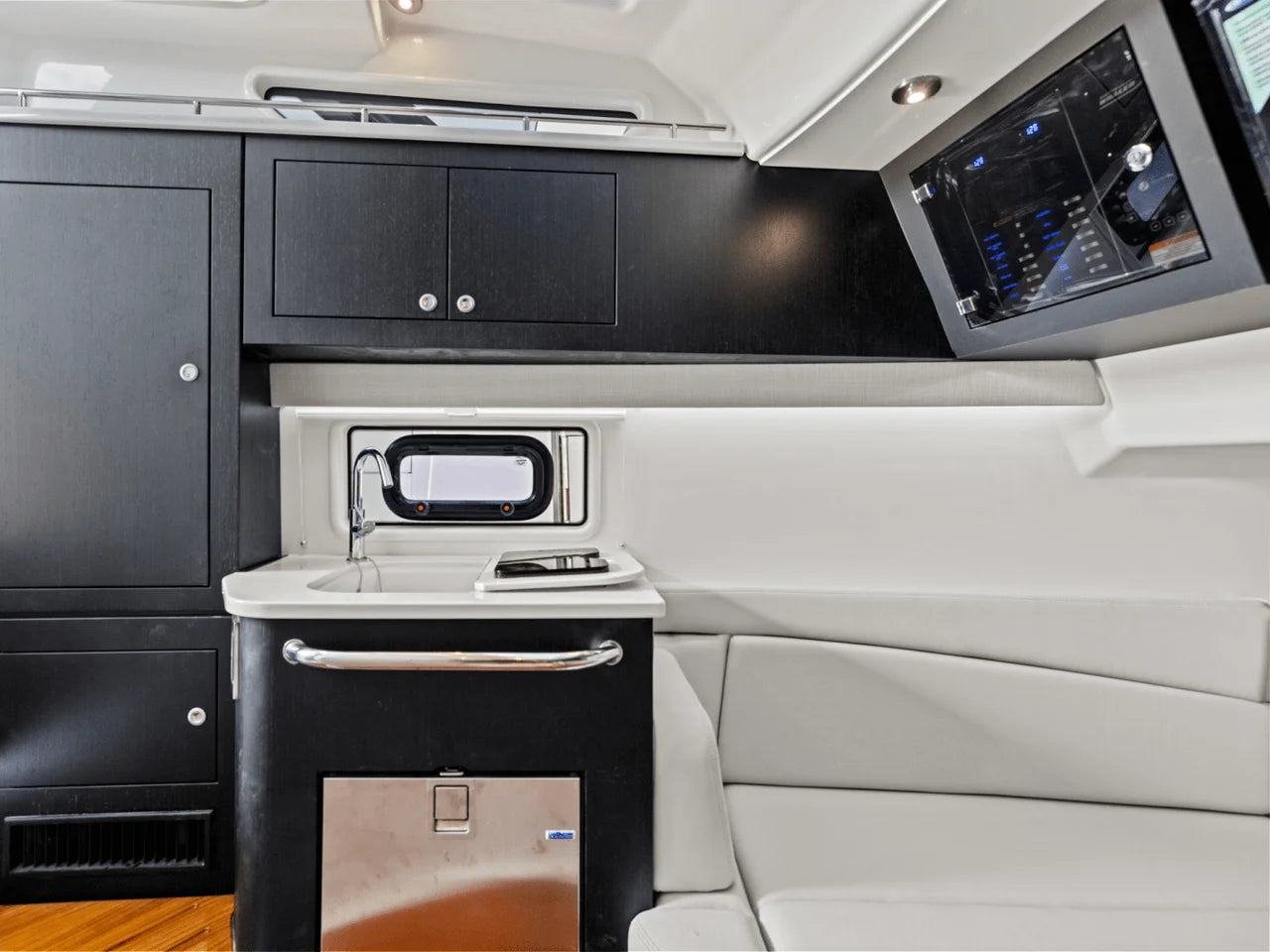 2025 Boston Whaler 380 Realm 38.0 feet, Quincy, MA #38