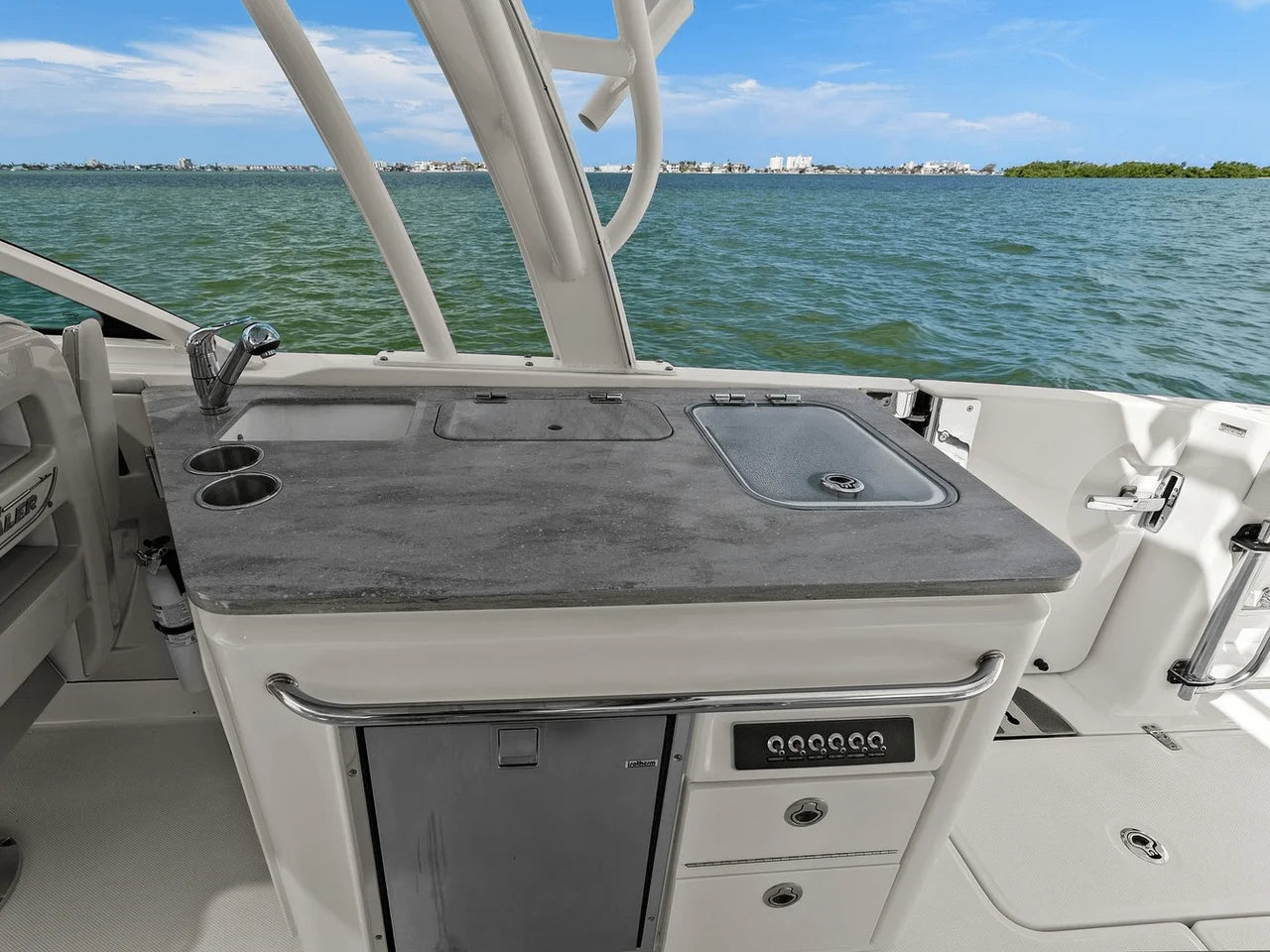 2020 Boston Whaler 320 VANTAGE 33.0 feet, St Petersburg, FL #33