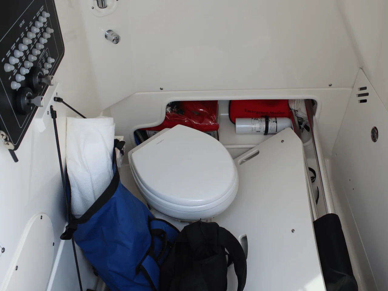 2024 Boston Whaler 250 OUTRAGE 25.0 feet, Wrightsville Beach, North Carolina #49