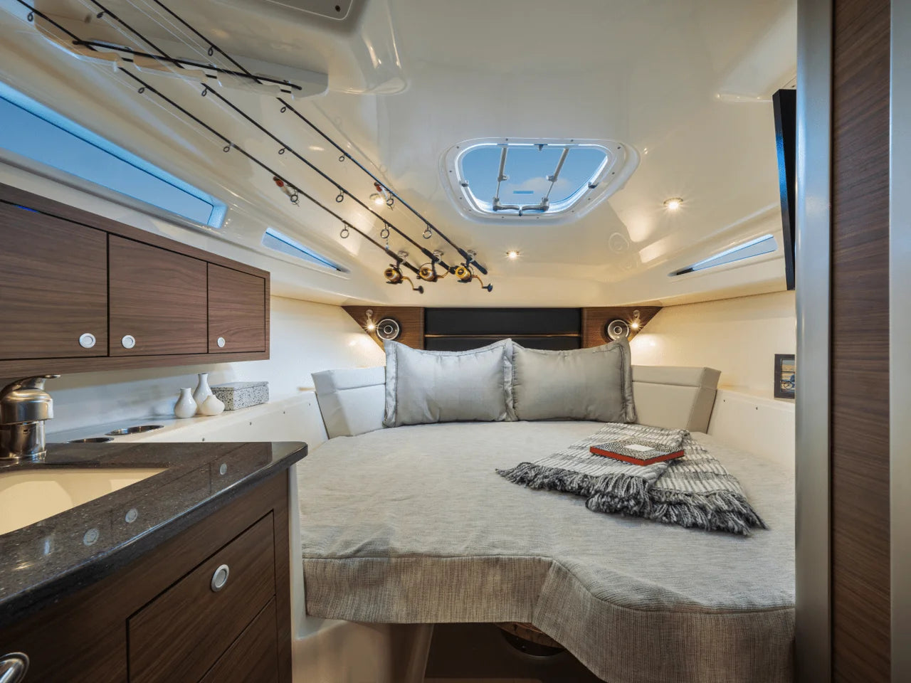 2027 Boston Whaler 325 Conquest 32.0 feet, Norwalk, Connecticut #40