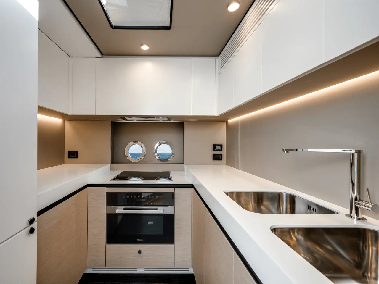 2024 Azimut S8 80.0 feet, Miami, FL #28
