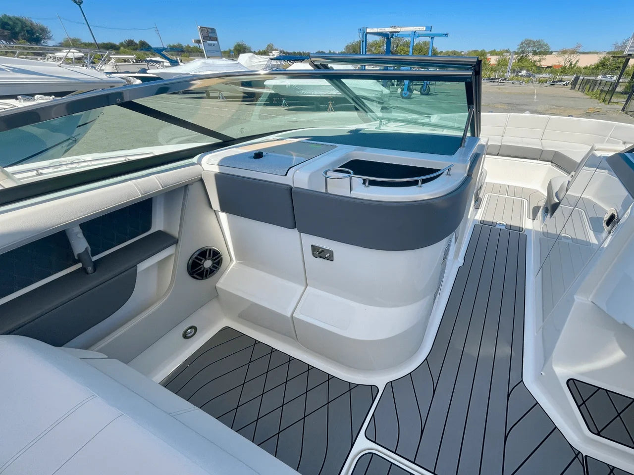 2026 Sea Ray SLX 310 Outboard 31.0 feet, Danvers, Massachusetts #18