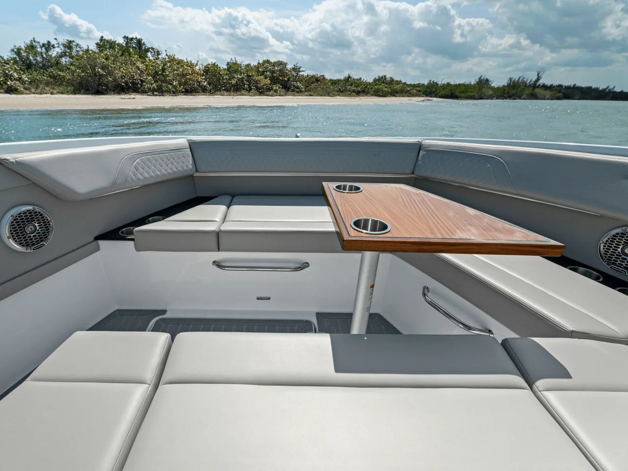 2026 Cruisers Yachts 34 GLS Outboard 35.0 feet, Inuvik, Northwest Territories #102
