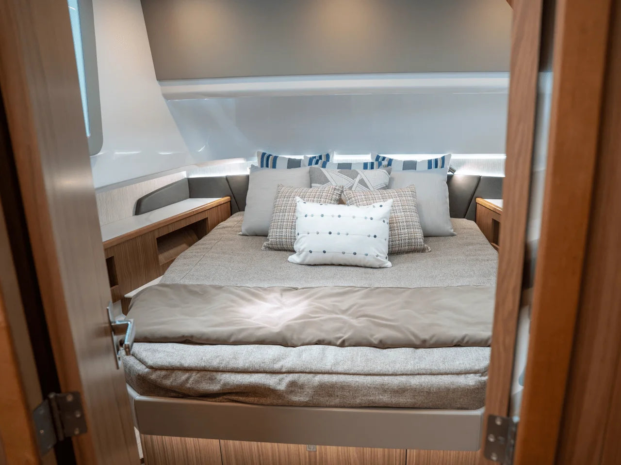2026 Cruisers Yachts 50GLS OB 50.0 feet, Wrightsville Beach, North Carolina #14