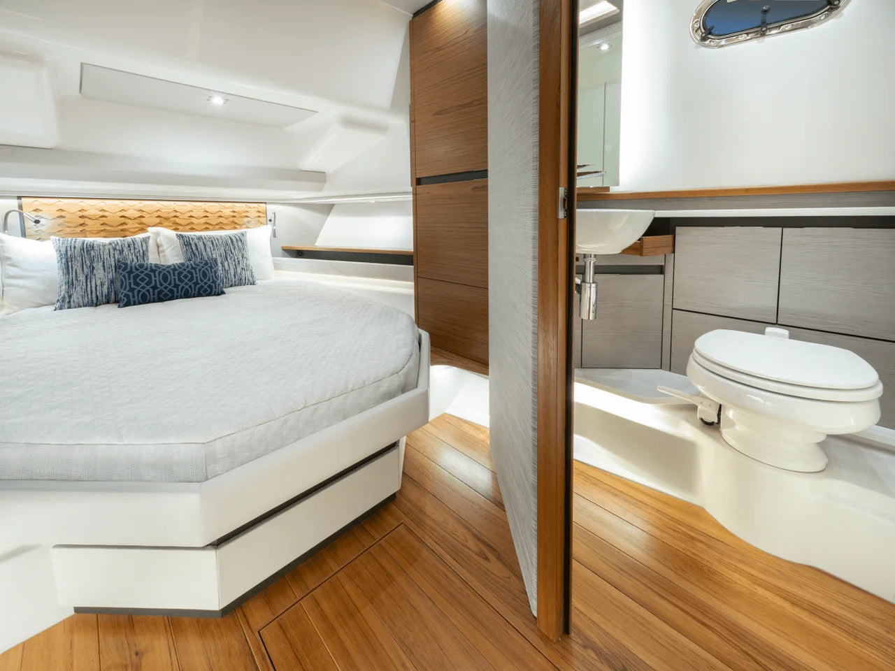 2025 Tiara Yachts LS 48 48.0 feet, Inuvik, Northwest Territories #21