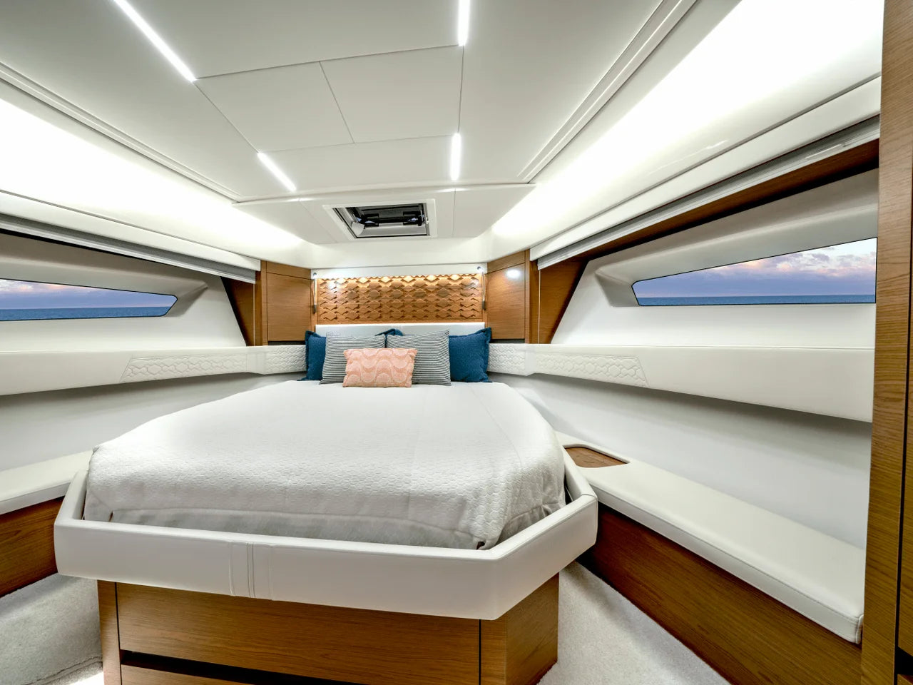 2025 Tiara Yachts LE 48 48.0 feet, Inuvik, Northwest Territories #31