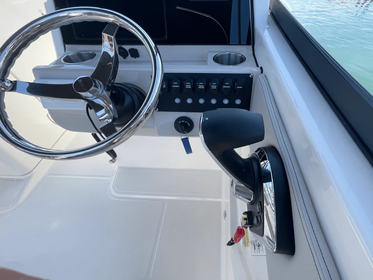 2025 Boston Whaler 210 Vantage 21.0 feet, Sarasota, Florida #23