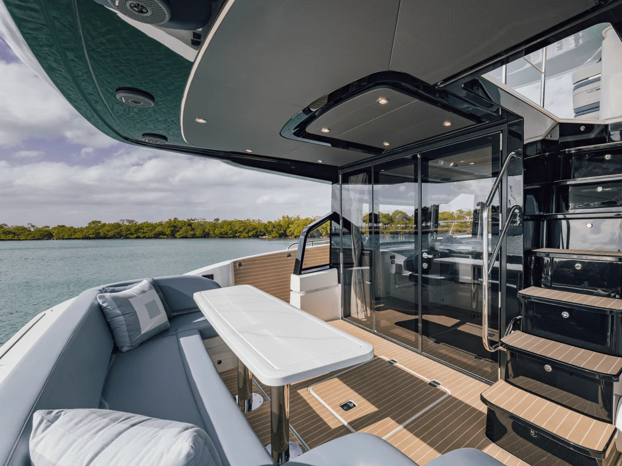 2026 Cruisers Yachts 57 FLY 57.0 feet, Inuvik, Northwest Territories #37