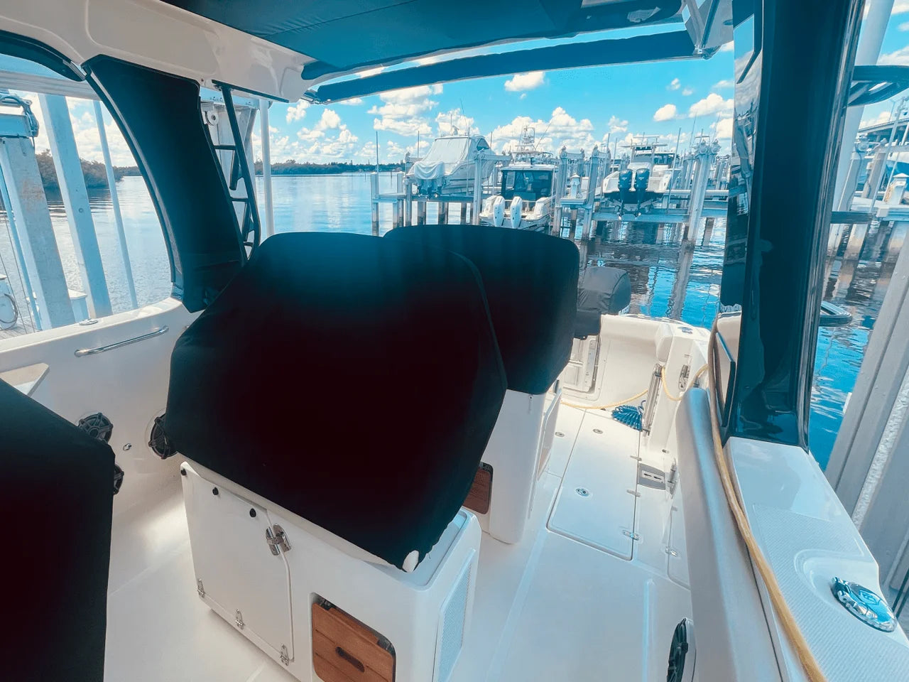 2023 Boston Whaler 350 REALM 35.0 feet, Stuart, FL #16