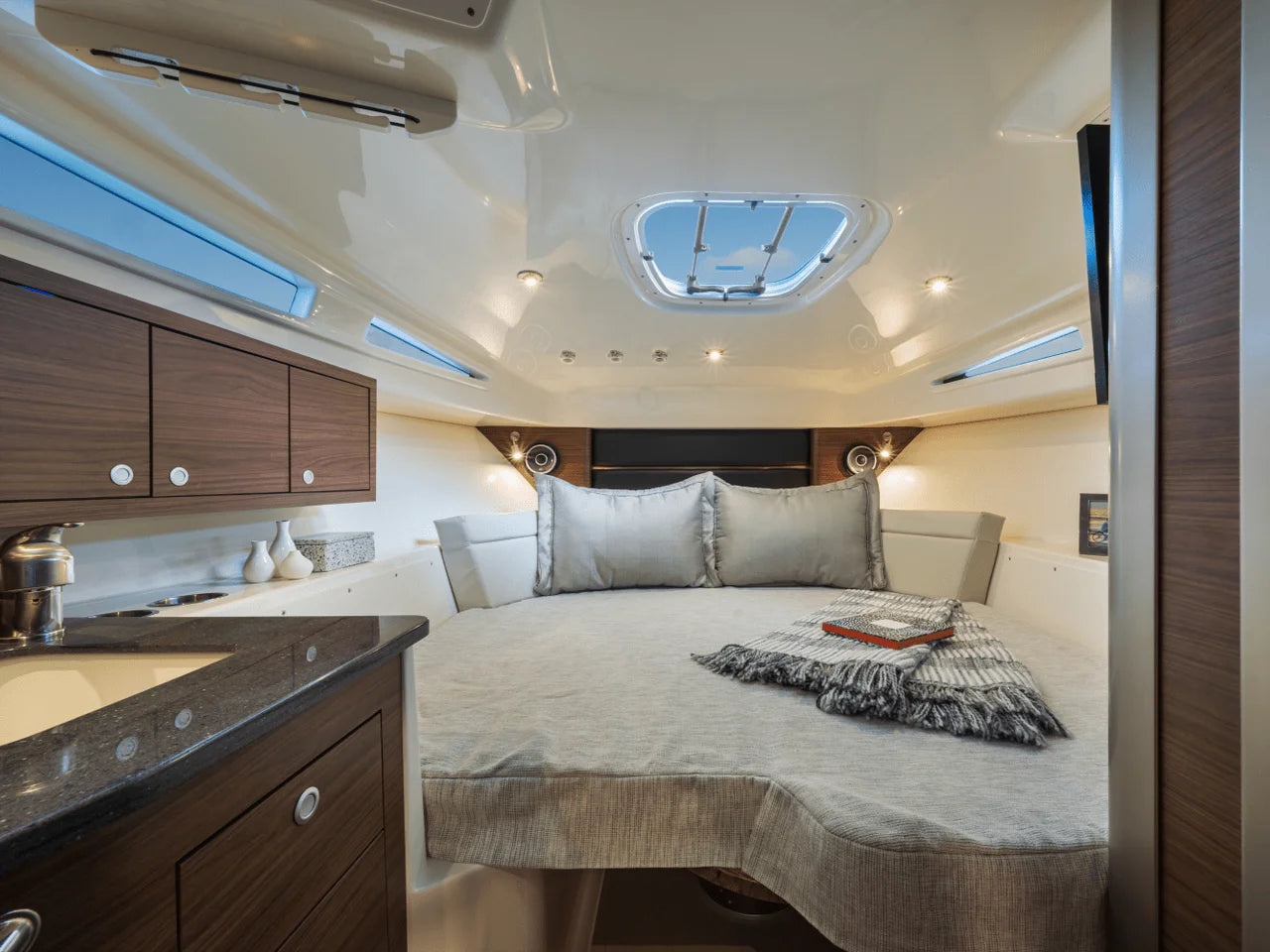2027 Boston Whaler 325 Conquest 32.0 feet, Norwalk, Connecticut #39