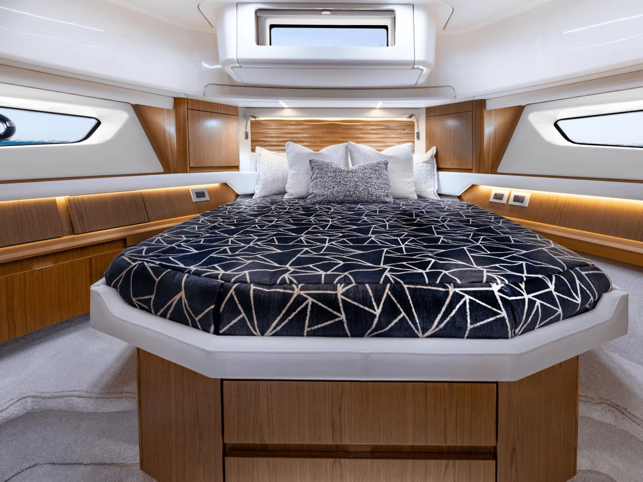 2025 Tiara Yachts EX 54 54.0 feet, Inuvik, Northwest Territories #31