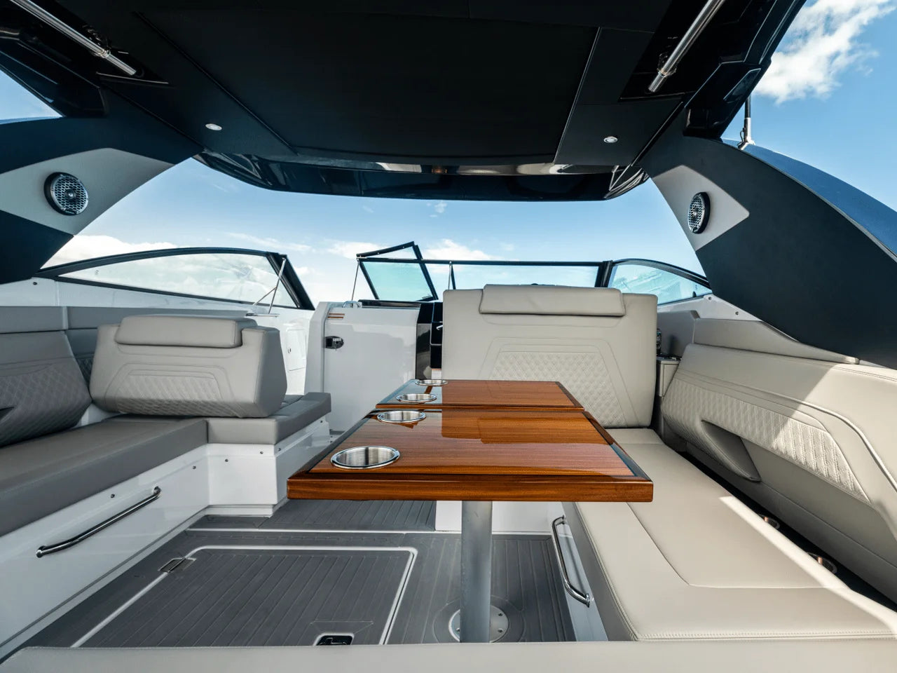 2027 Cruisers Yachts 34 GLS Outboard 34.0 feet, Sarasota, FL #142