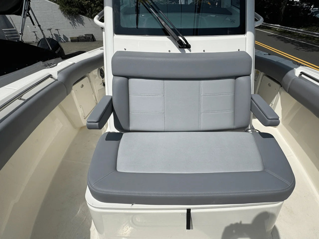 2026 Boston Whaler 250 Outrage 25.0 feet, Huntington, NY #27