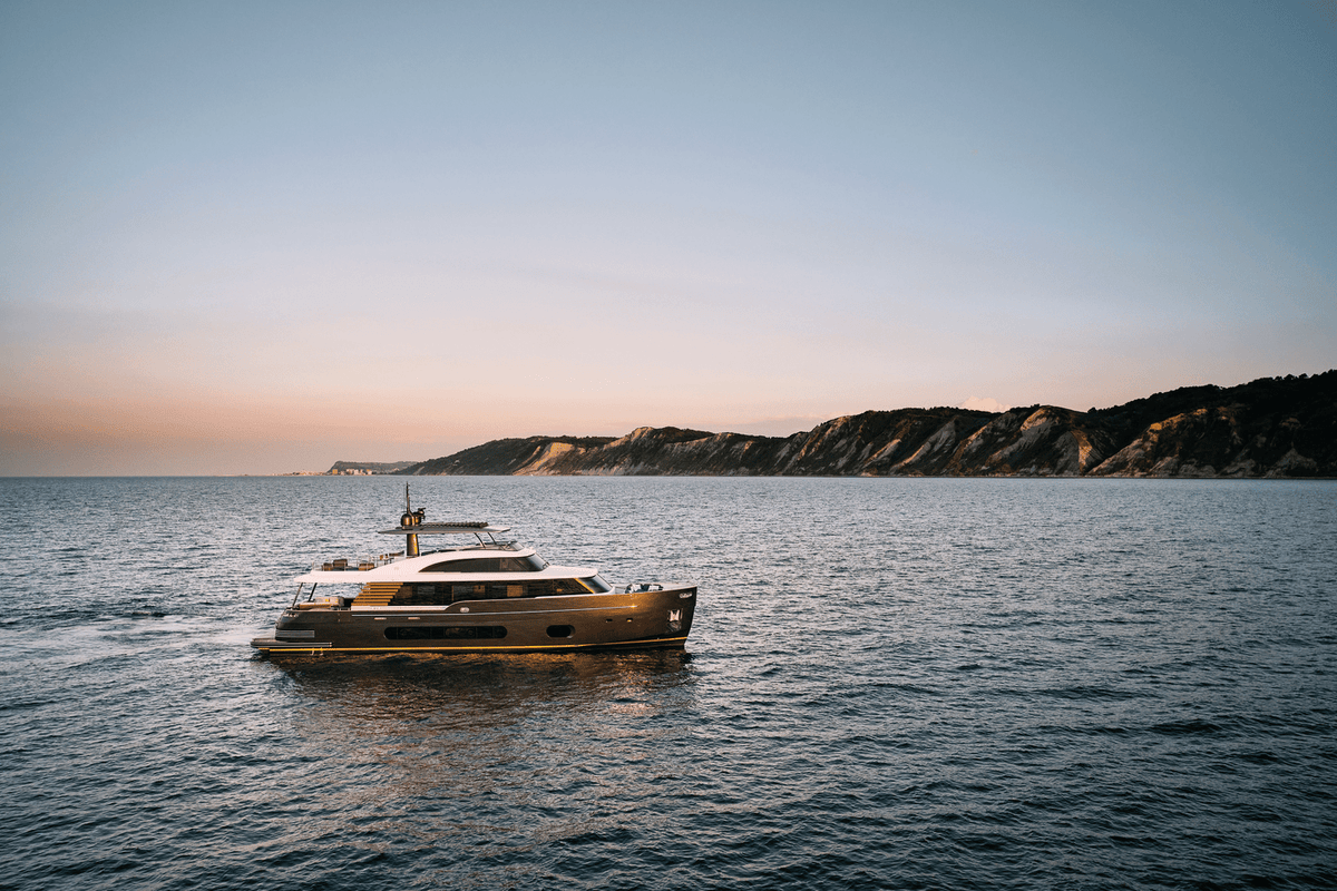 2027 Azimut Magellano 66 66.0 feet, Inuvik, Northwest Territories #6