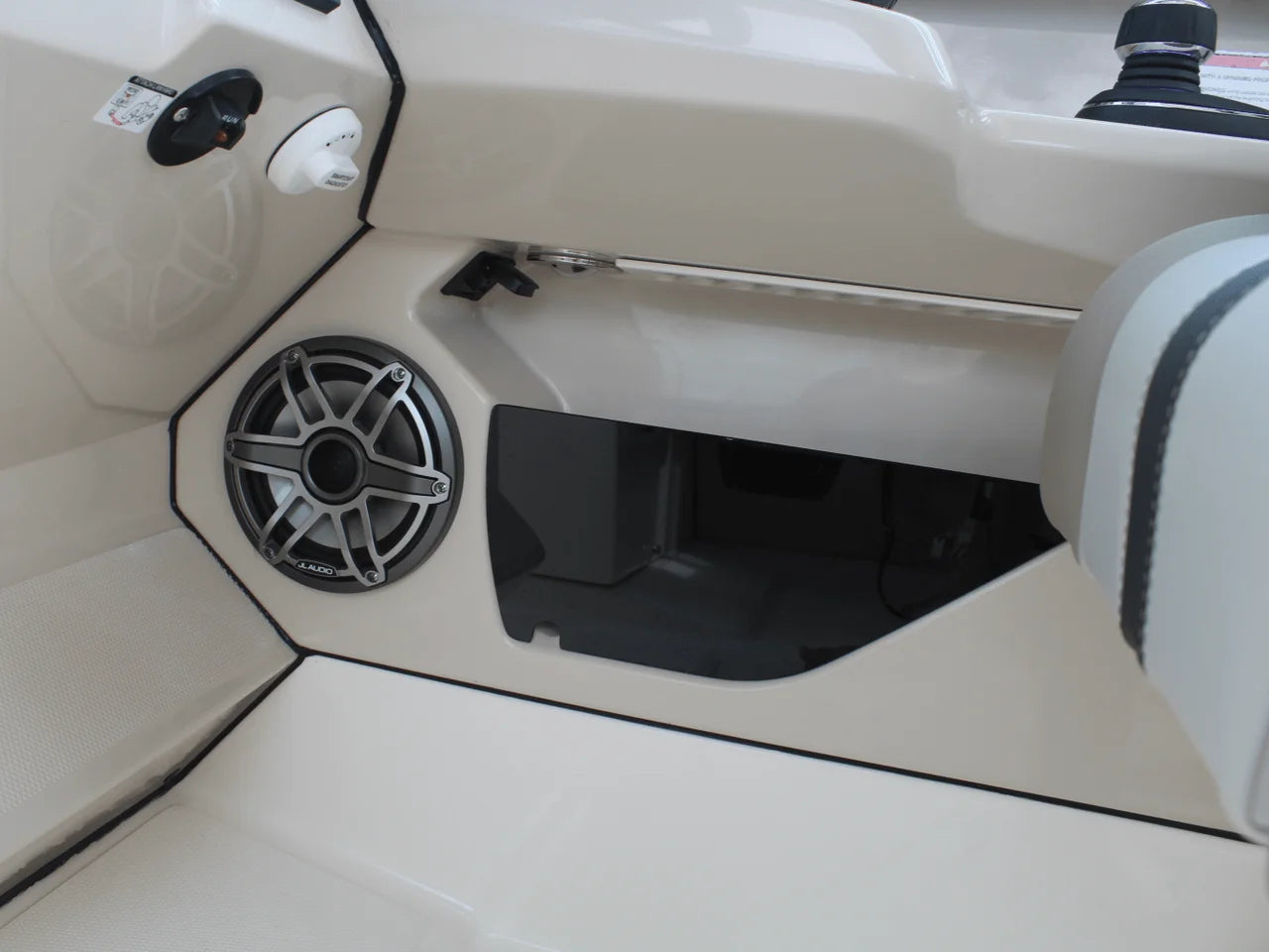 2026 Boston Whaler 330 Vantage 33.0 feet, Wrightsville Beach, North Carolina #51