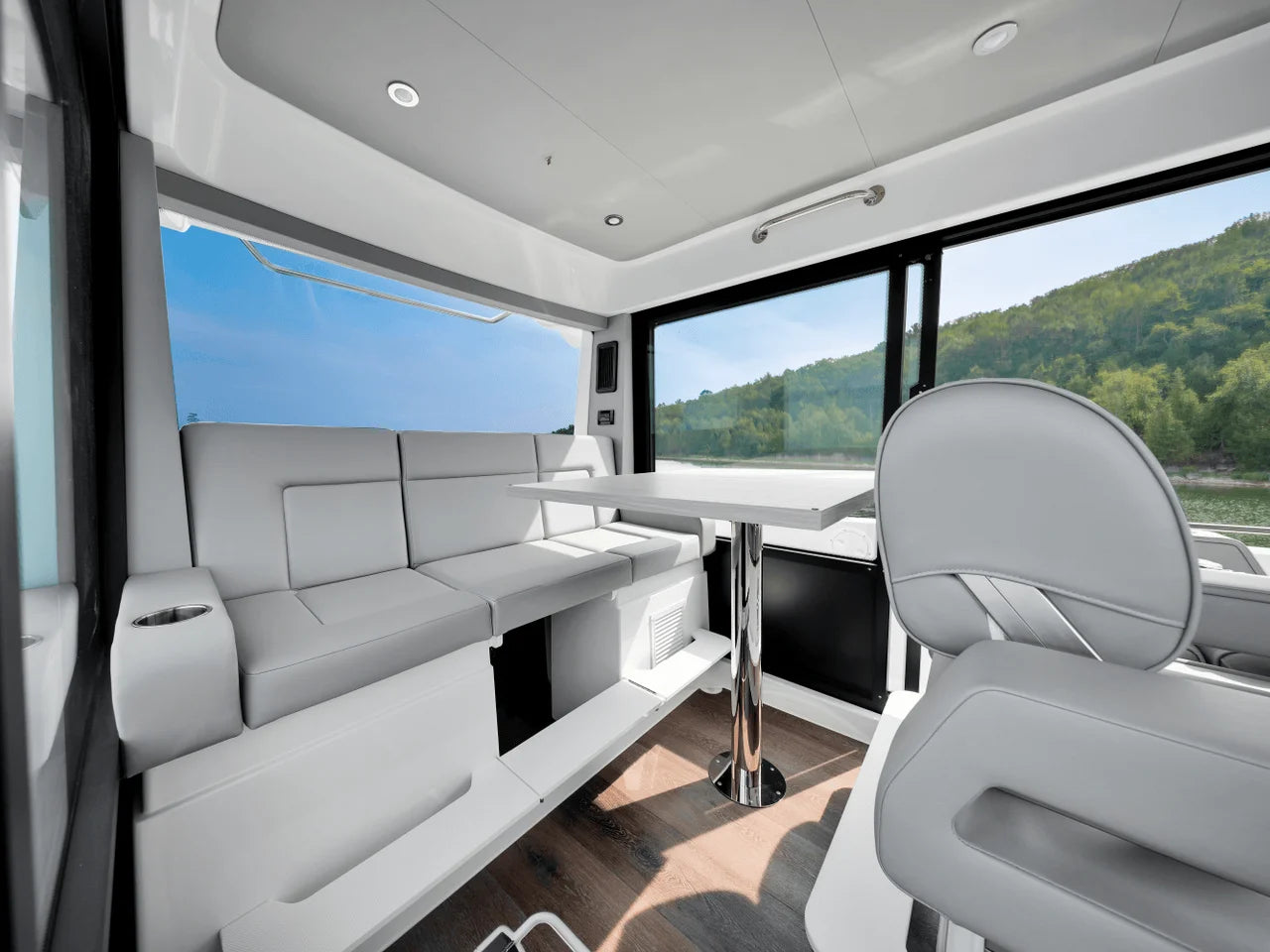 2026 Cruisers Yachts 38 VTR EC 38.0 feet, Inuvik, Northwest Territories #17
