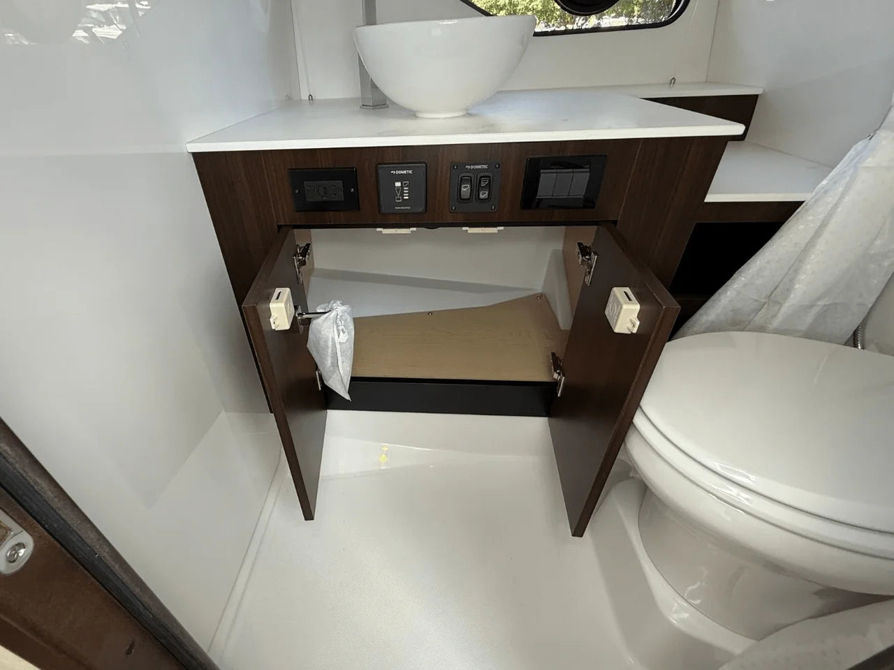 2026 Cruisers Yachts 38 GLS 37.0 feet, Lake Ozark, MO #52