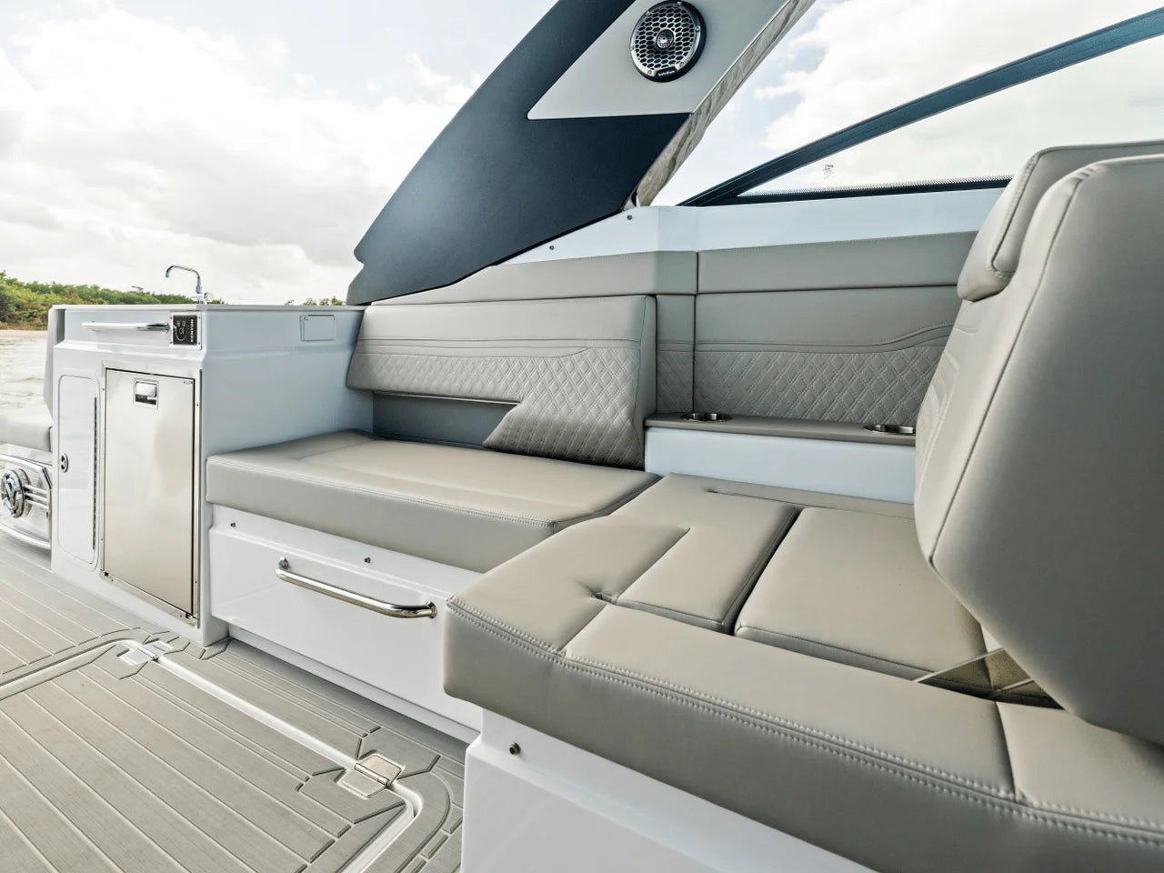 2026 Cruisers Yachts 34 GLS Outboard 35.0 feet, Inuvik, Northwest Territories #92