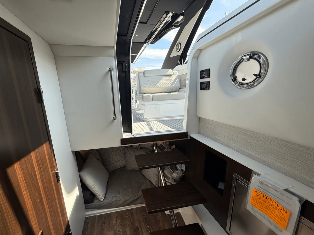 2026 Cruisers Yachts 34 GLS Outboard 34.0 feet, Grasonville, MD #27