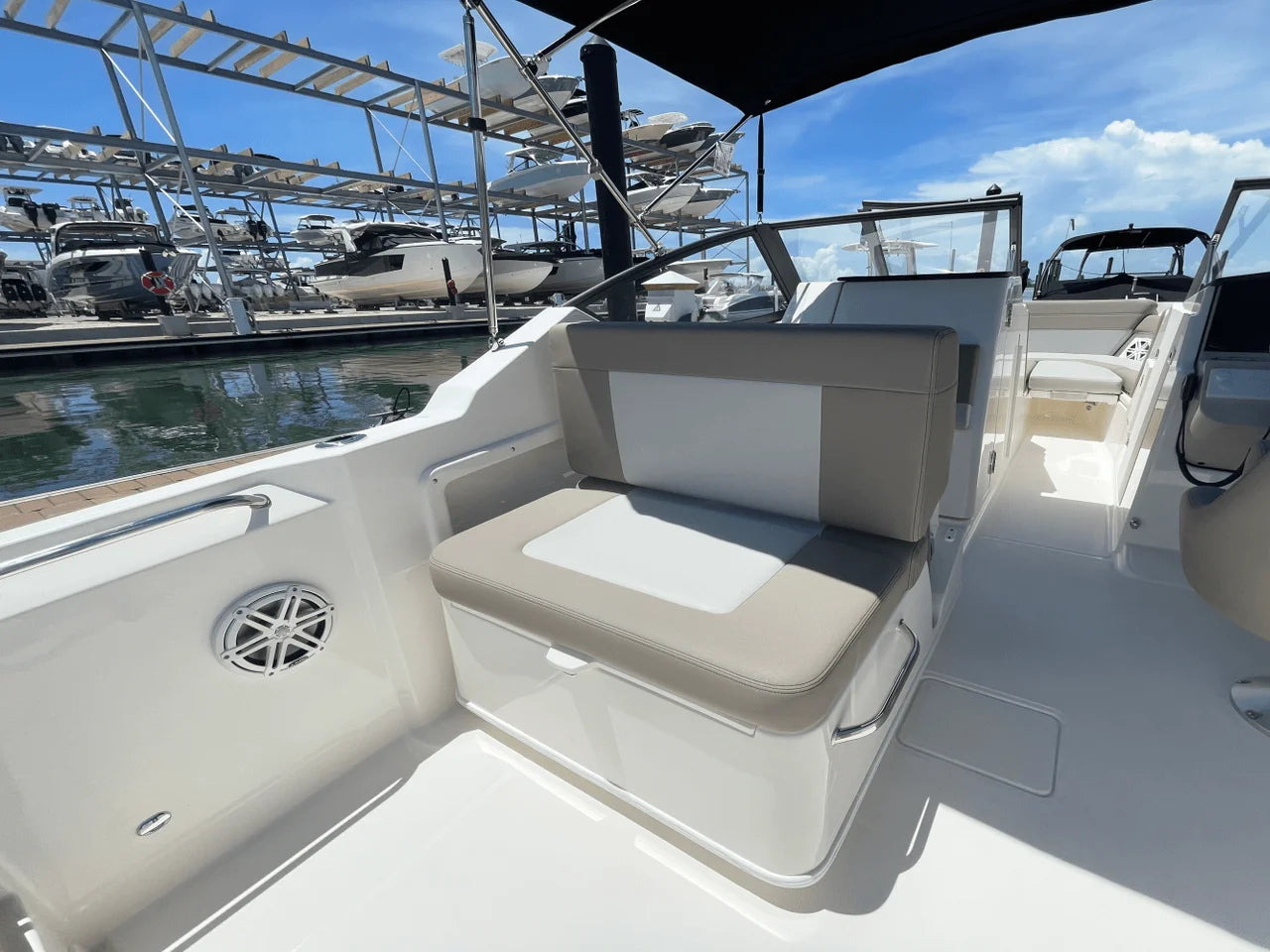 2025 Boston Whaler 210 Vantage 21.0 feet, Sarasota, Florida #17