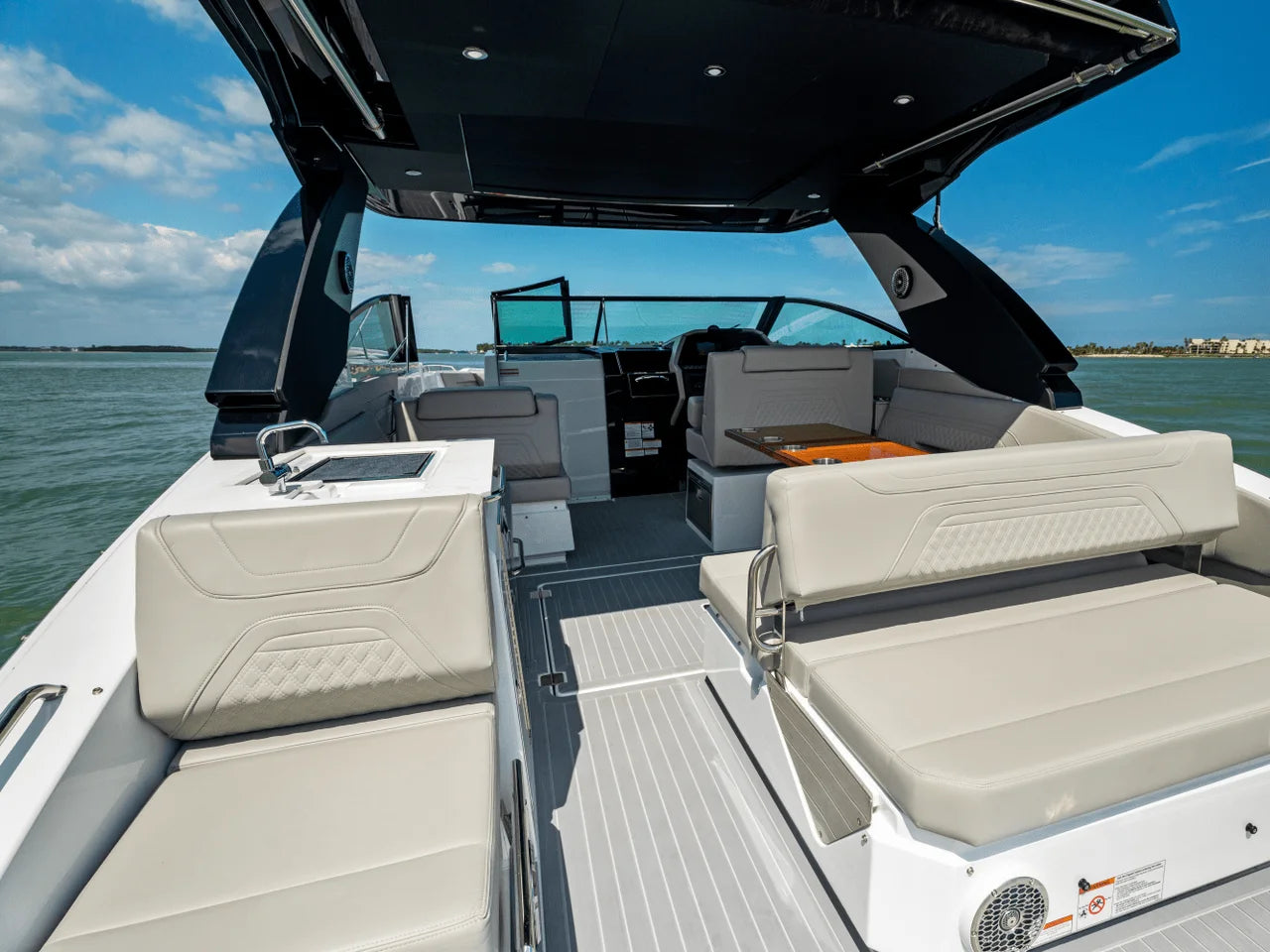 2026 Cruisers Yachts 34 GLS Outboard 35.0 feet, Inuvik, Northwest Territories #146