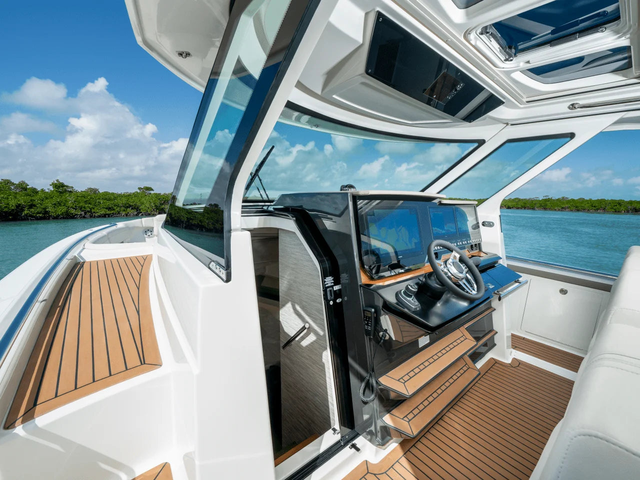 2025 Tiara Yachts LS 48 48.0 feet, Inuvik, Northwest Territories #17