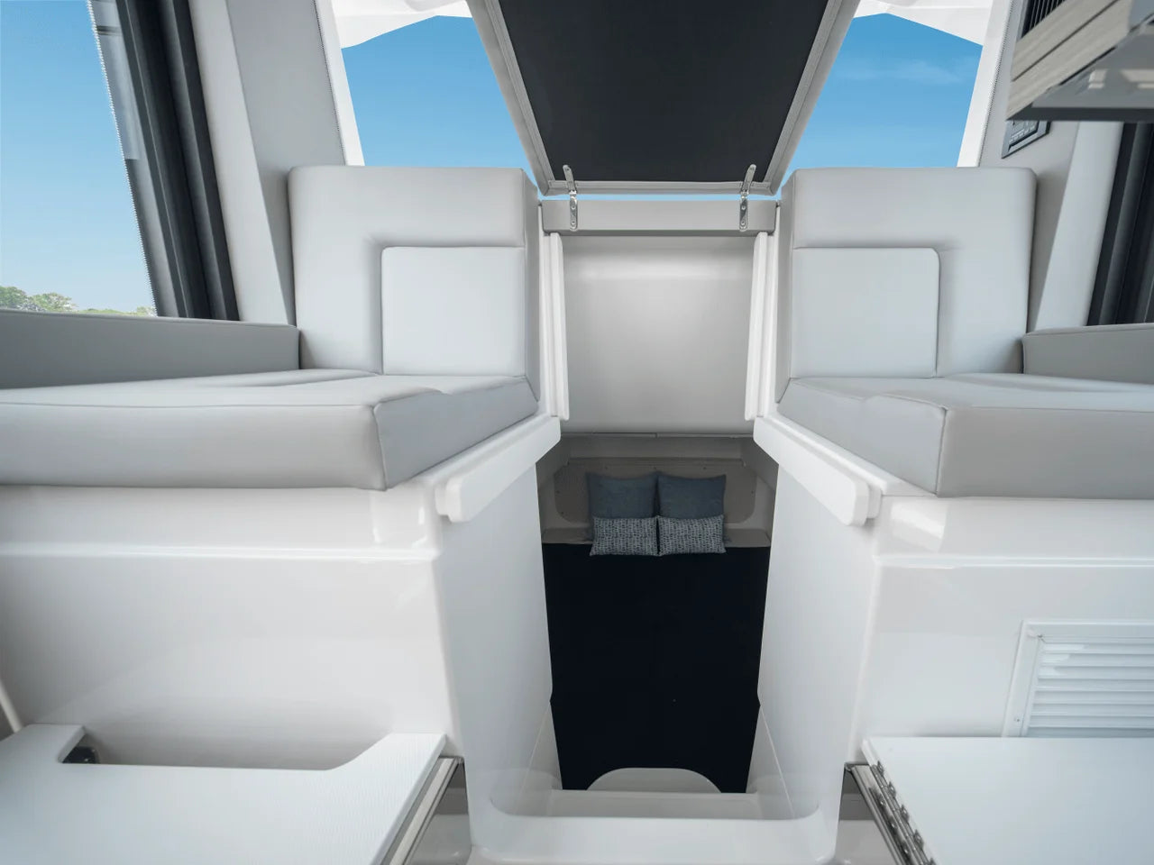 2026 Cruisers Yachts 38 VTR EC 38.0 feet, Inuvik, Northwest Territories #27