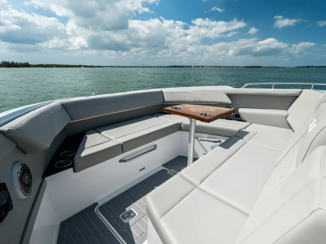 2026 Cruisers Yachts 34 GLS Outboard 35.0 feet, Inuvik, Northwest Territories #101