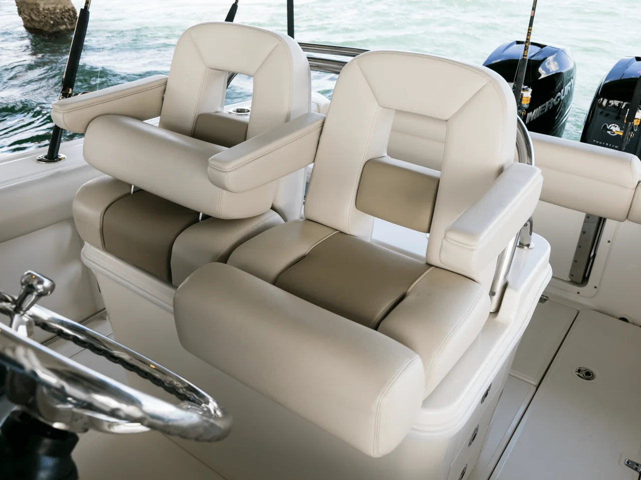 2027 Boston Whaler 250 Outrage 25.0 feet, Pompano Beach, Florida #87