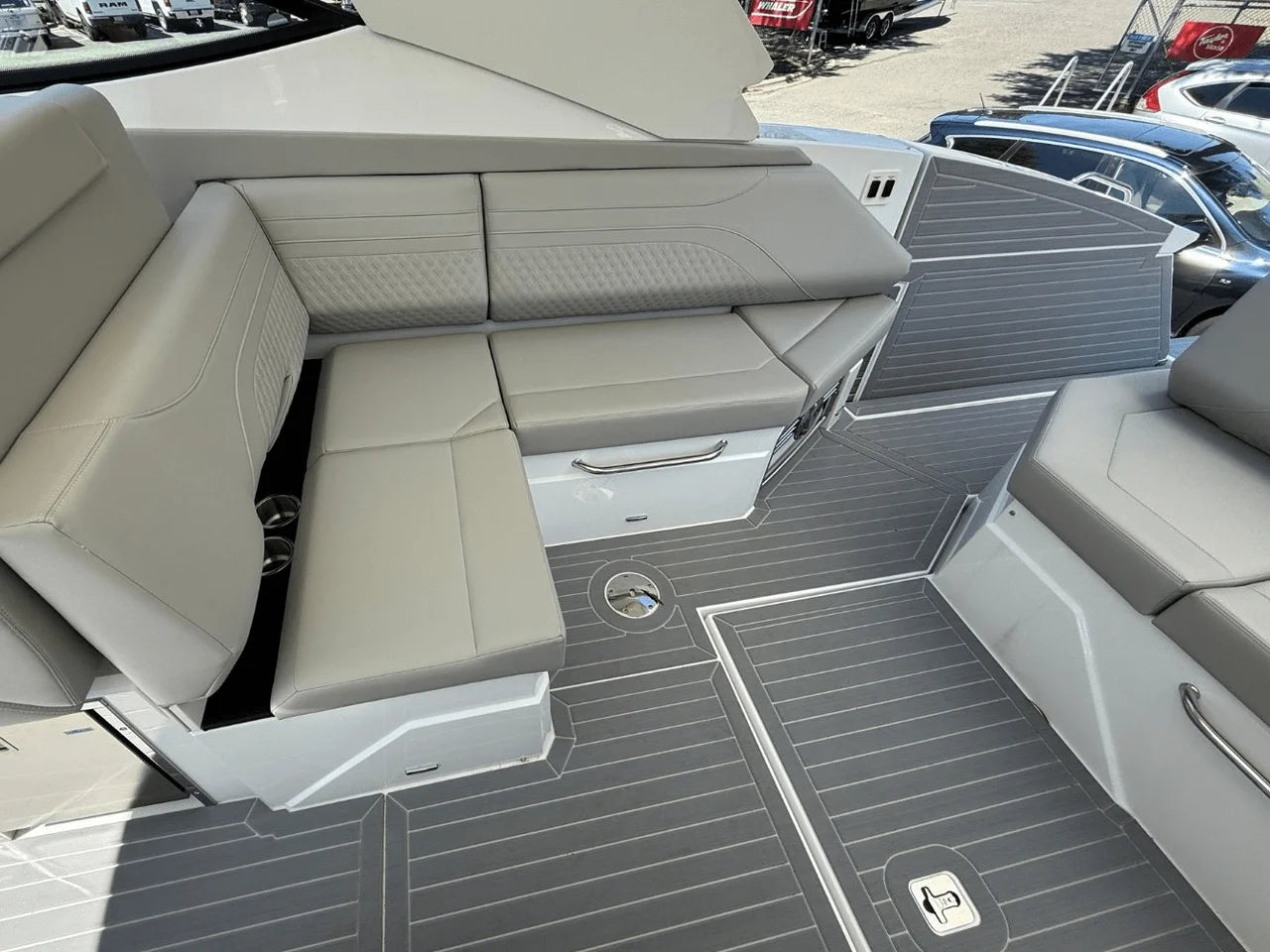 2026 Cruisers Yachts 38 GLS 37.0 feet, Lake Ozark, MO #17