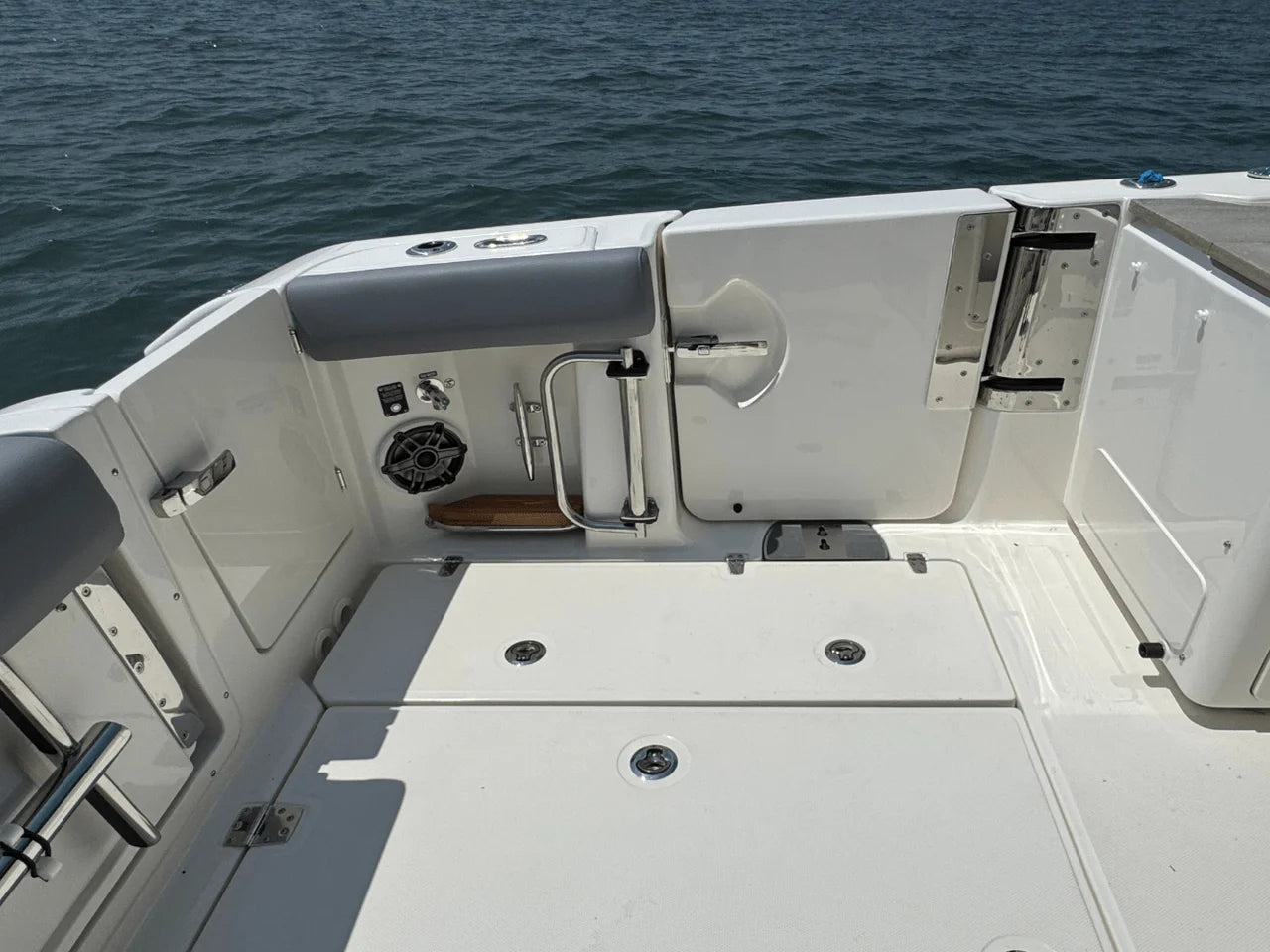 2025 Boston Whaler 380 Realm 38.0 feet, Huntington, NY #12