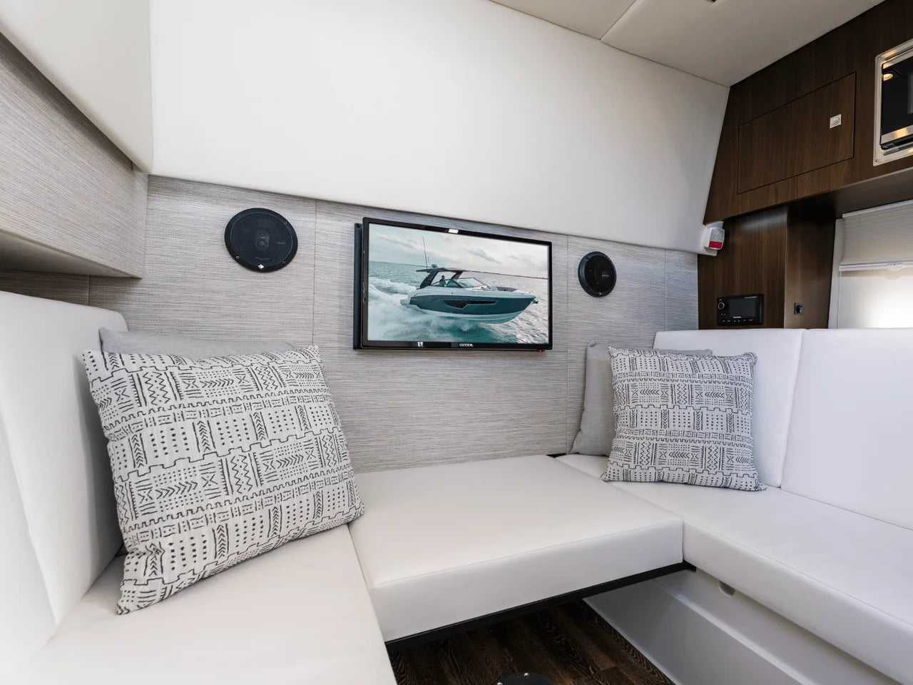 2027 Cruisers Yachts 34 GLS Outboard 34.0 feet, Venice, Florida #24