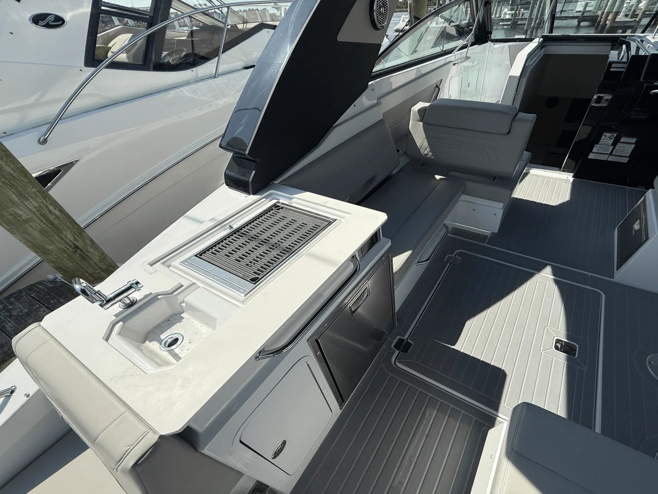 2026 Cruisers Yachts 34 GLS Outboard 34.0 feet, Grasonville, MD #10