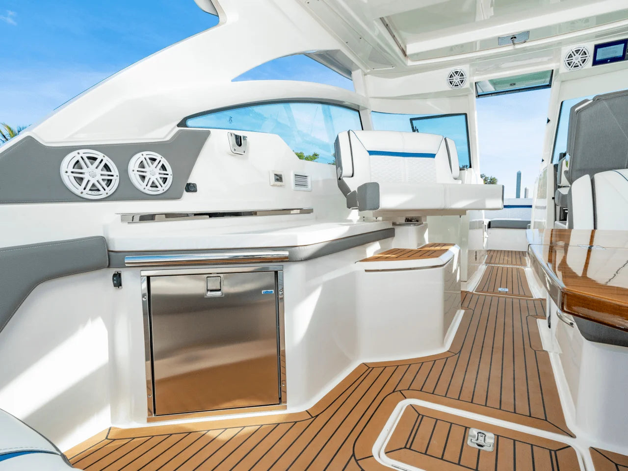 2025 Tiara Yachts LX 34 34.0 feet, Inuvik, Northwest Territories #35