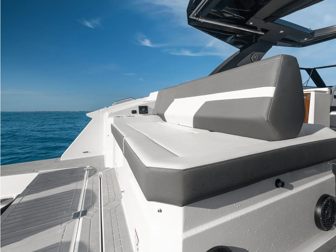 2026 Cruisers Yachts 38 GLS Outboard 38.0 feet, Inuvik, Northwest Territories #60