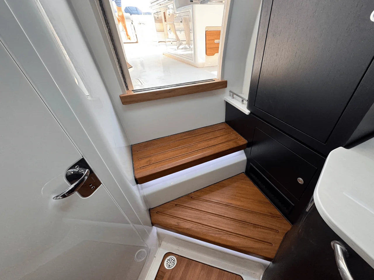 2025 Boston Whaler 380 Realm 38.0 feet, Huntington, NY #52