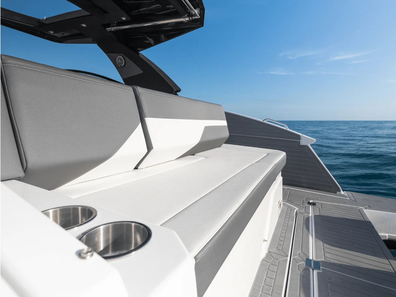 2026 Cruisers Yachts 38 GLS Outboard 38.0 feet, Inuvik, Northwest Territories #57