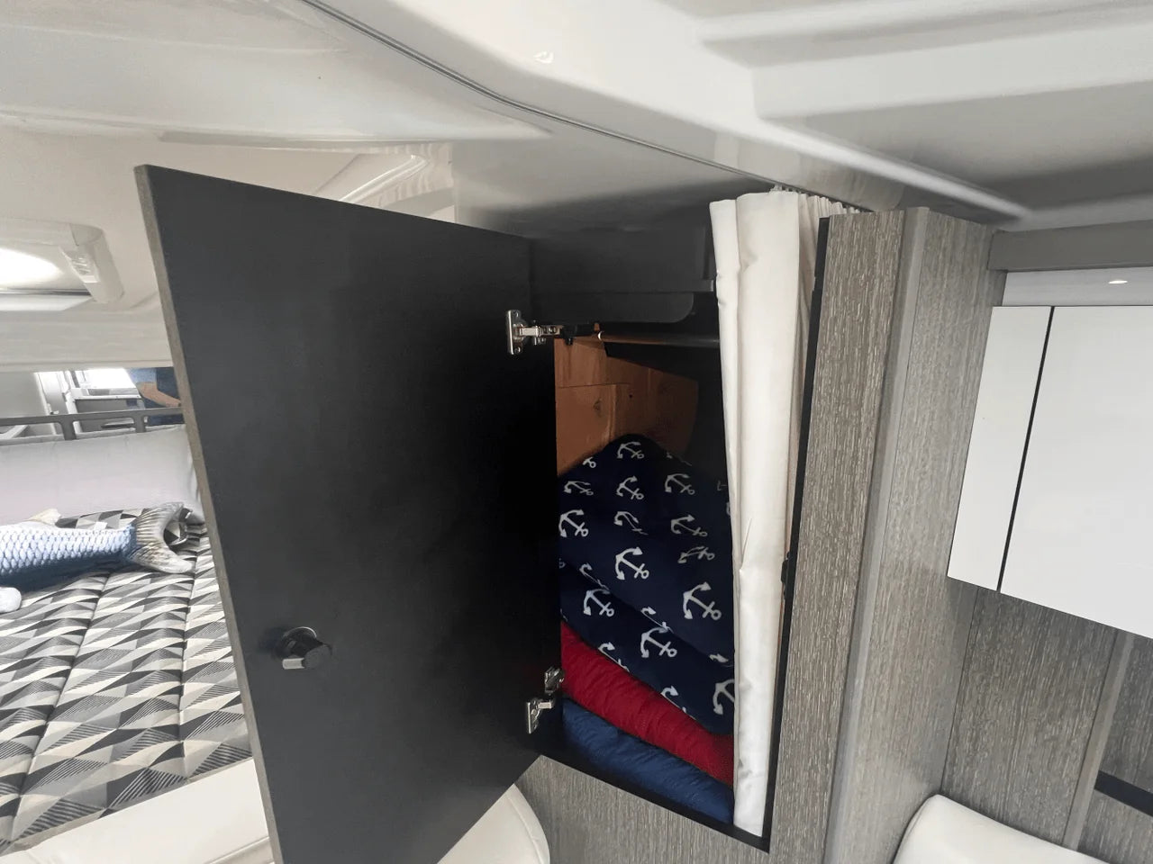 2021 Monterey 335 SPORT YACHT 33.0 feet, Wakefield, RI #40