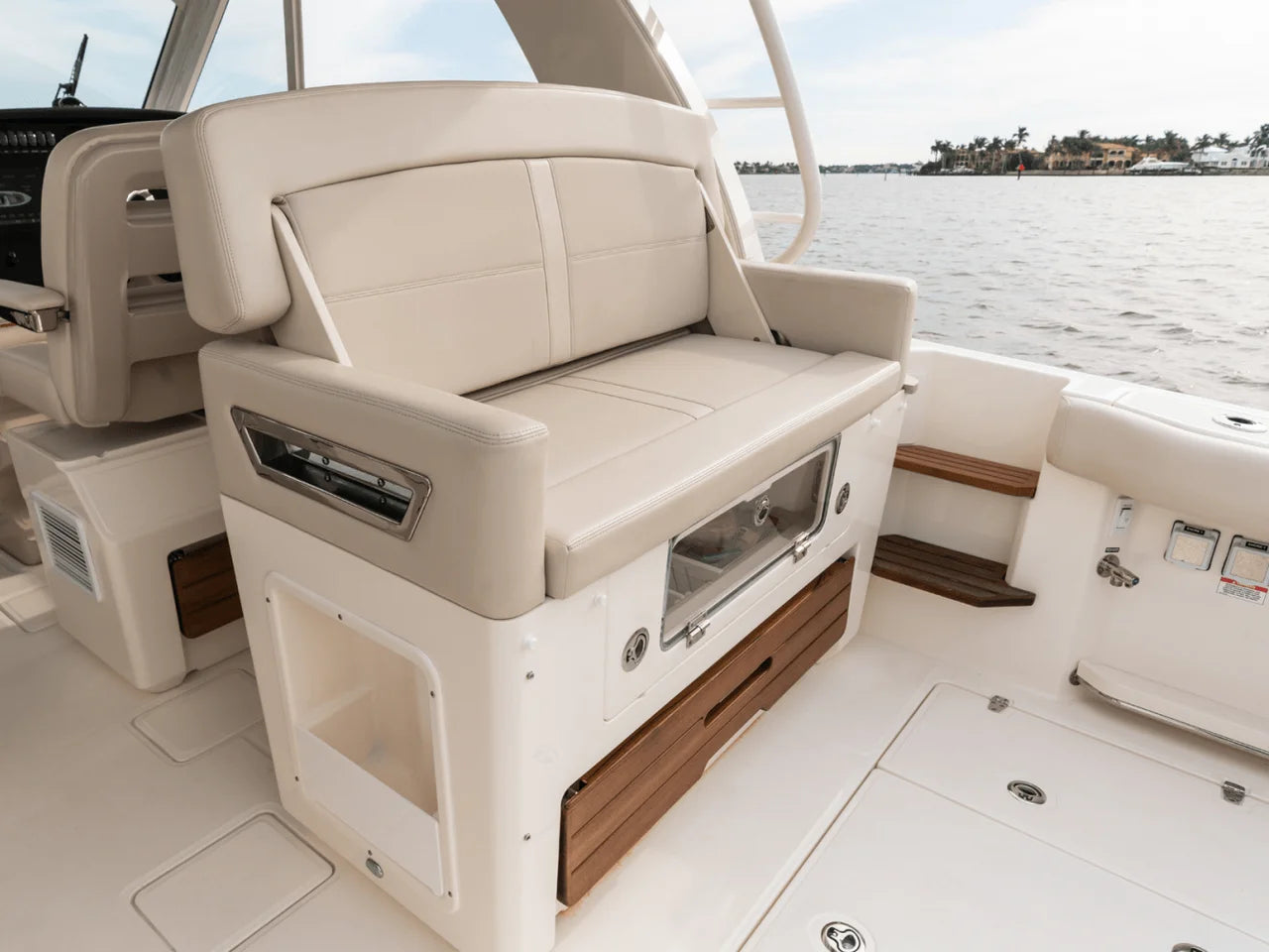 2027 Boston Whaler 380 Realm 38.0 feet, Naples, Florida #96