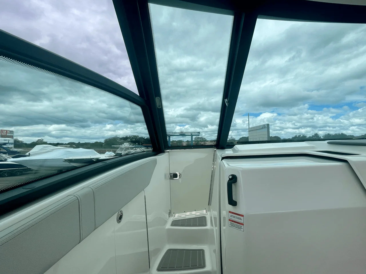 2026 Sea Ray Sundancer 320 Outboard 32.0 feet, Danvers, Massachusetts #25
