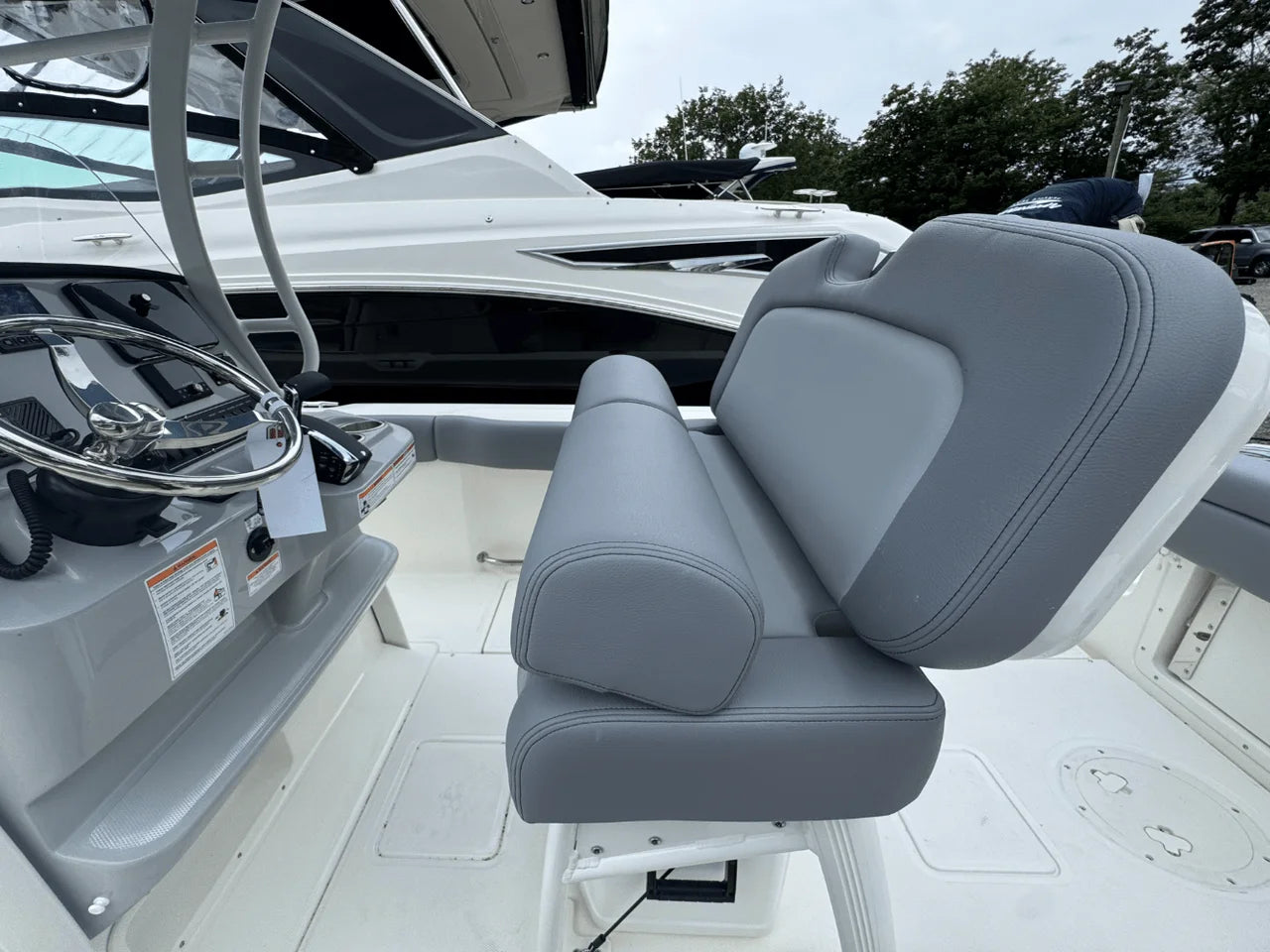2026 Boston Whaler 230 Outrage 23.0 feet, Huntington, NY #23