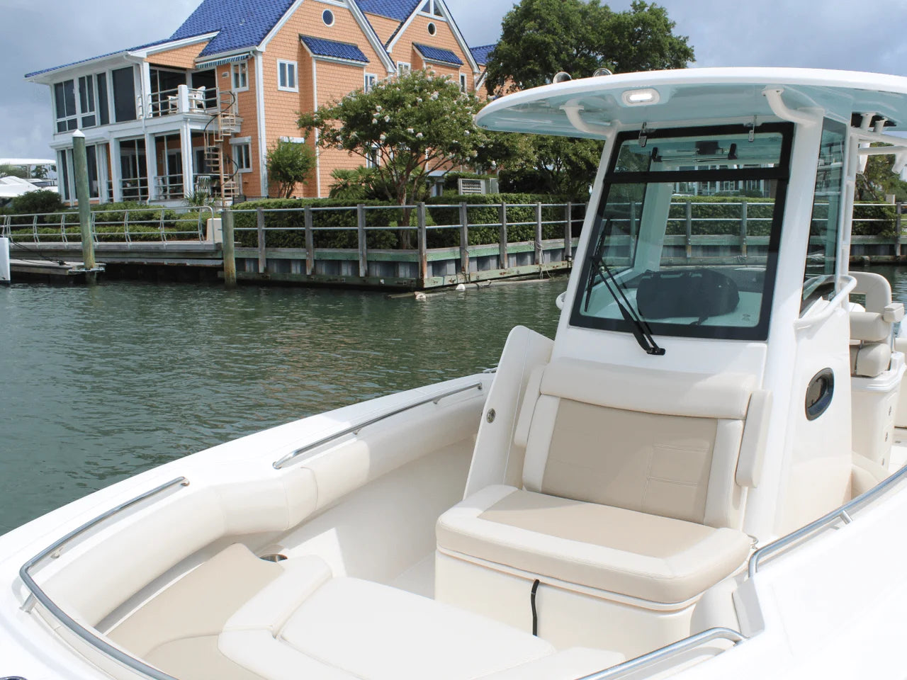 2024 Boston Whaler 250 OUTRAGE 25.0 feet, Wrightsville Beach, North Carolina #44