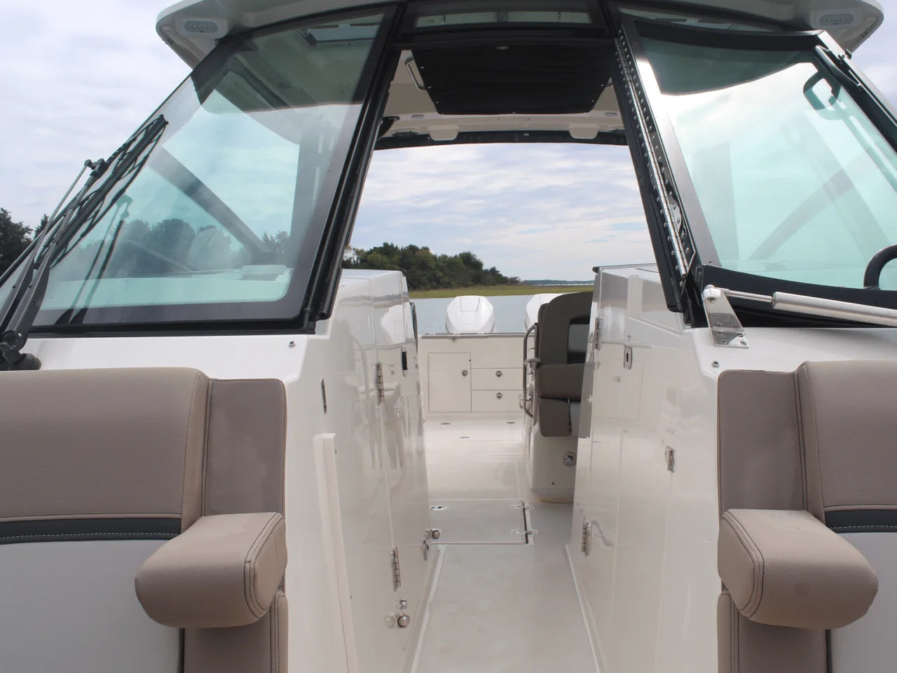 2026 Boston Whaler 330 Vantage 33.0 feet, Wrightsville Beach, North Carolina #57