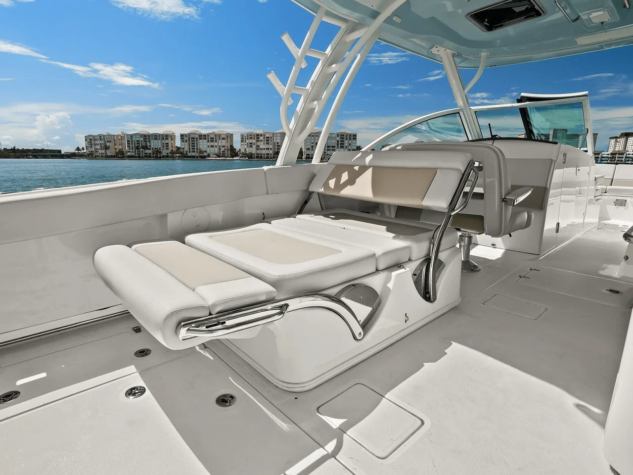 2020 Boston Whaler 320 VANTAGE 33.0 feet, St Petersburg, FL #45